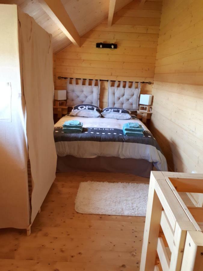 Gite Le Chalet Des Milles Et Un Chemins Castelnou Esterno foto