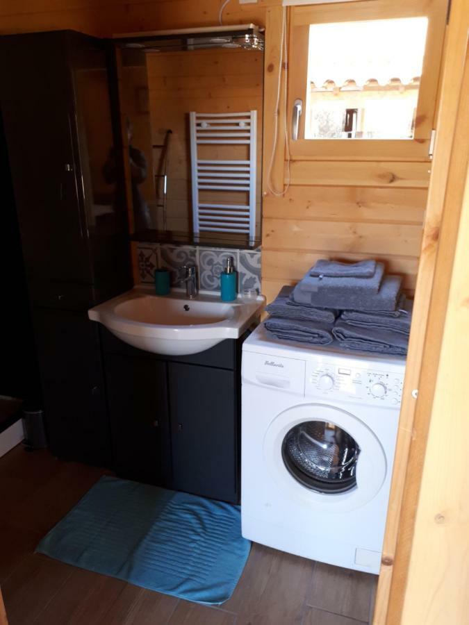 Gite Le Chalet Des Milles Et Un Chemins Castelnou Esterno foto