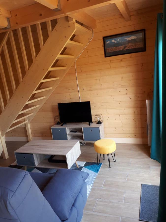 Gite Le Chalet Des Milles Et Un Chemins Castelnou Esterno foto