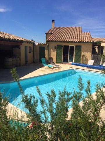 Gite Le Chalet Des Milles Et Un Chemins Castelnou Esterno foto
